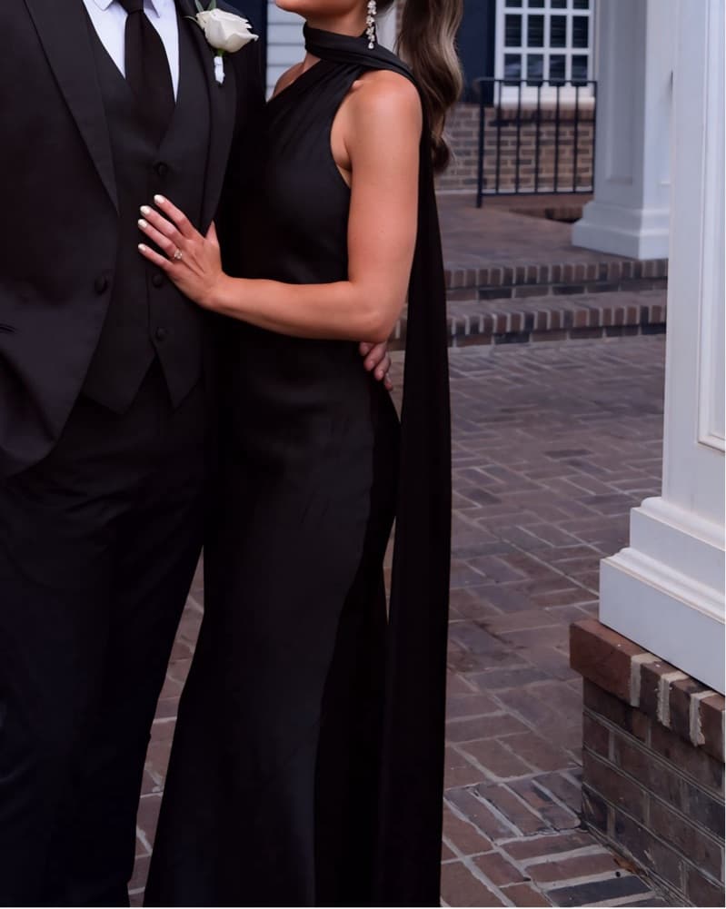 Elegant One-Shoulder Black Gown - Image 3