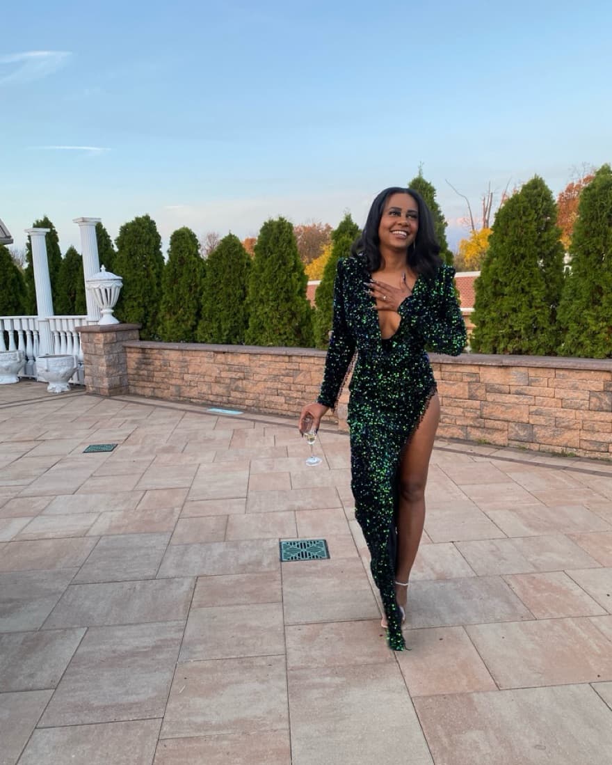 Radiant Emerald Sequin Gown - Image 2