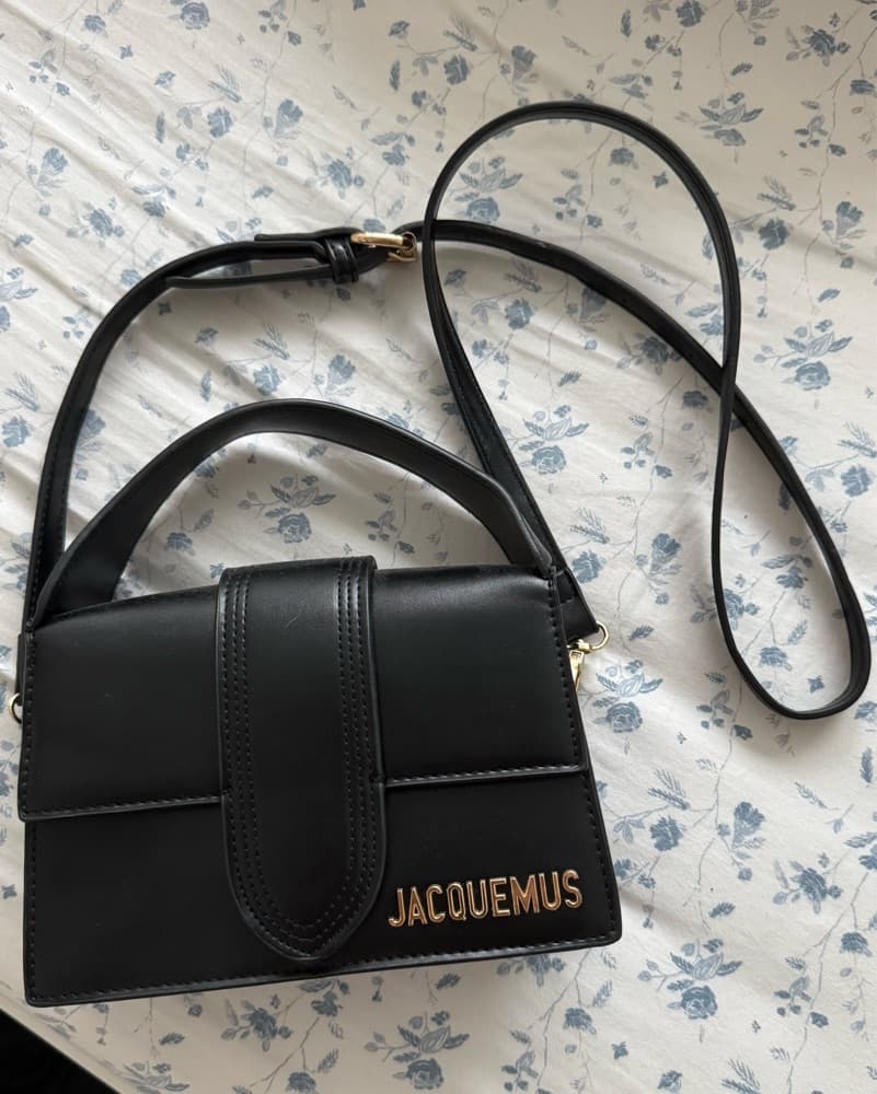 Sleek Jacquemus Crossbody Bag - Image 1