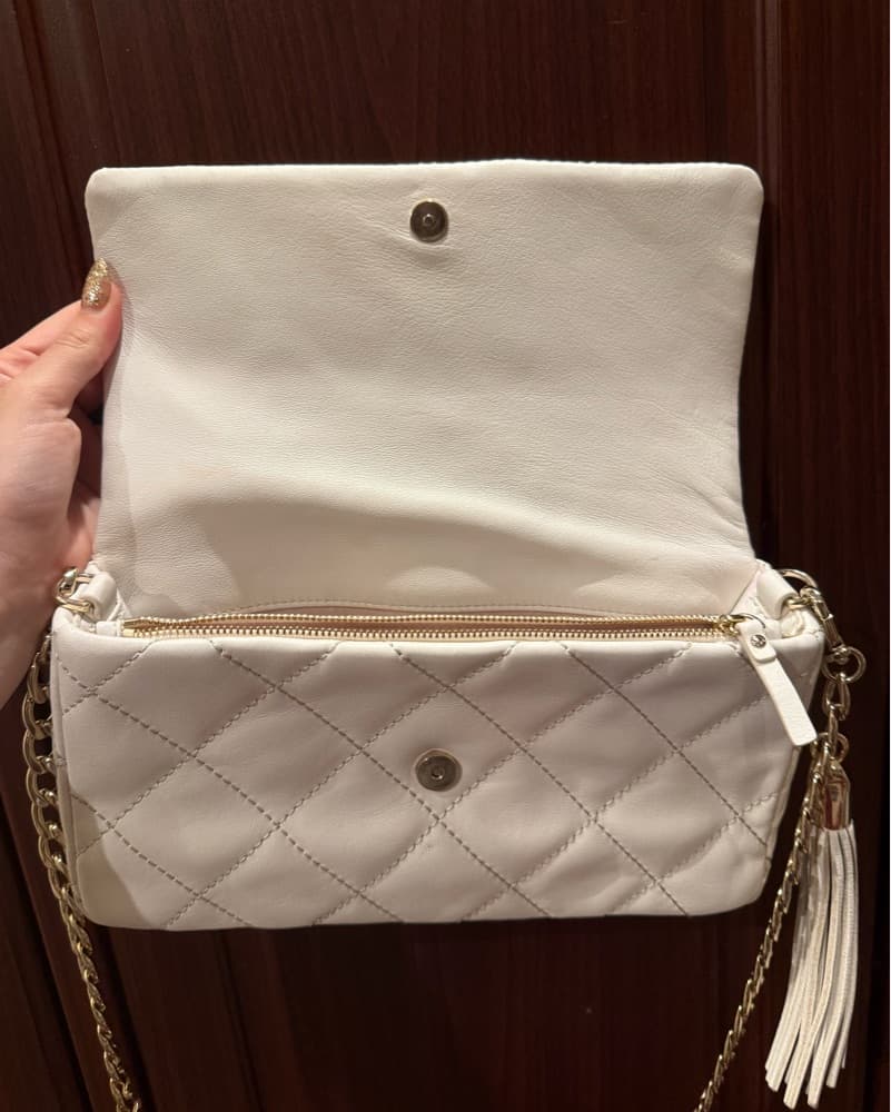 Elegant Quilted Leather Crossbody Bag - Image 4