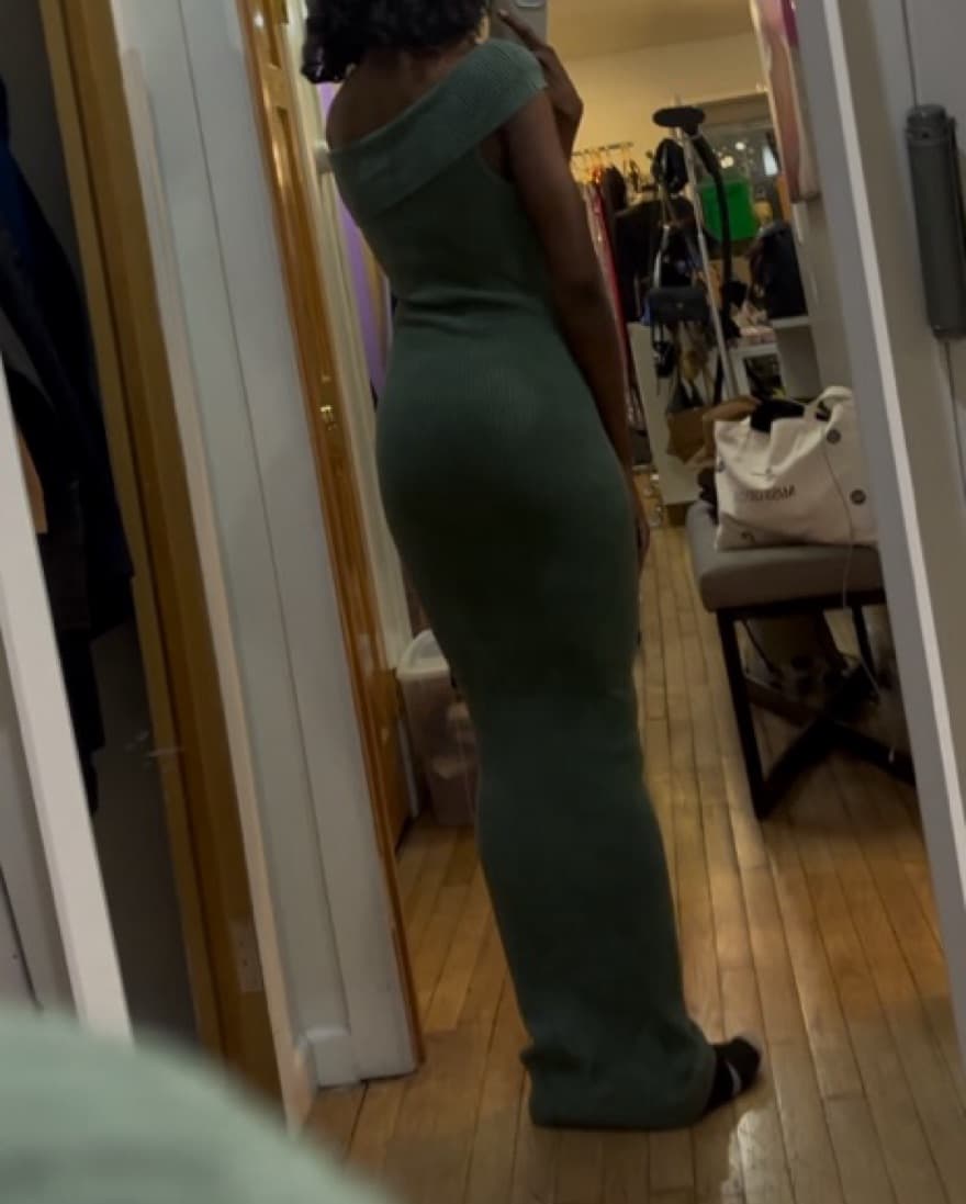 Elegant Off-the-Shoulder Maxi Dress - Image 5
