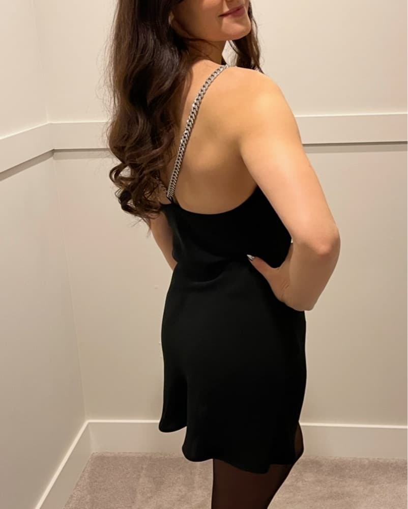 Elegant Black Cocktail Dress with Sparkling Chains - Image 2