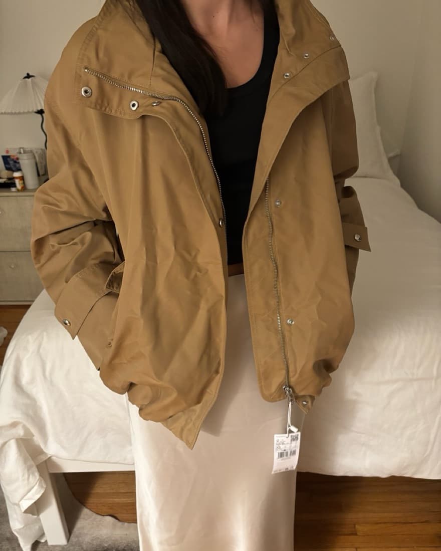 Stylish Tan Parka with Zipper Detail - Image 3