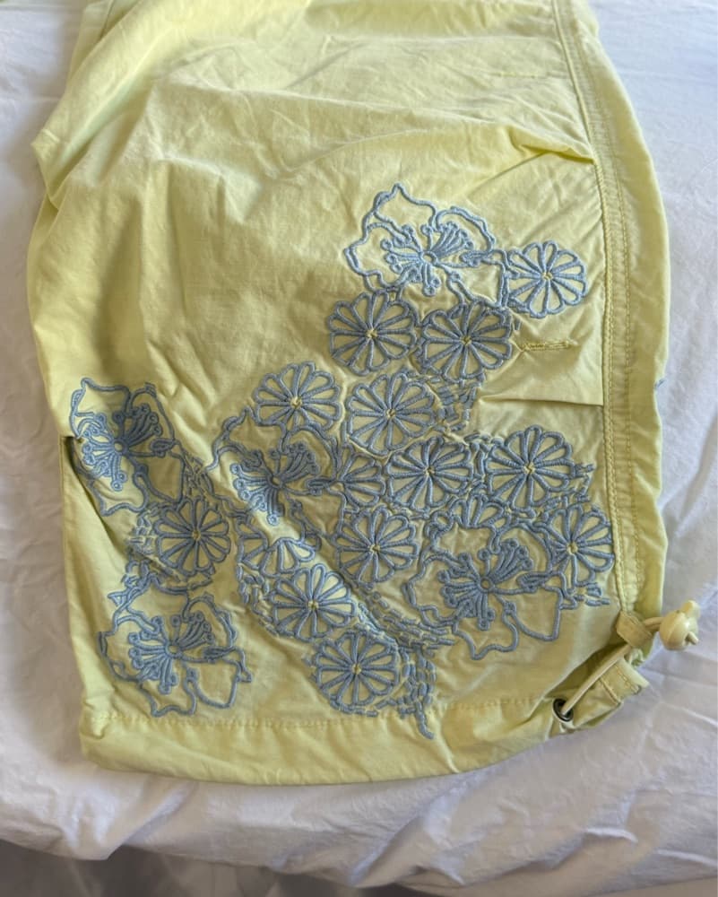 Yellow Detailed capri pants cargo pants  - Image 3