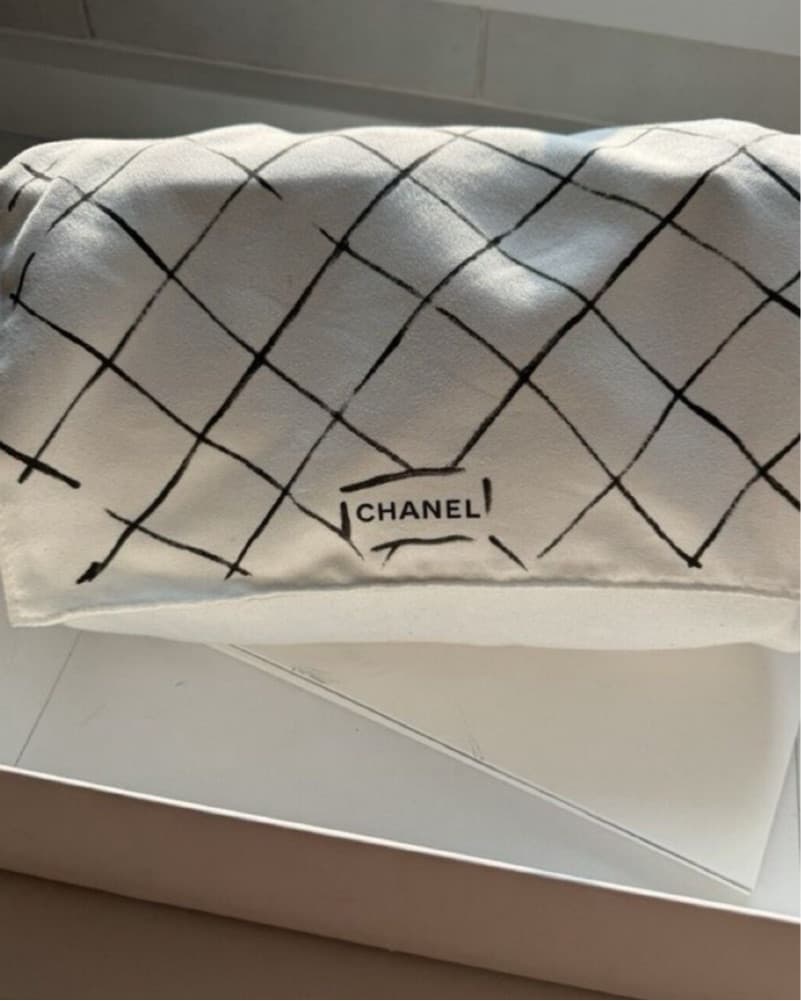 Classic Chanel Bag Lambskin Quilted  - Image 5