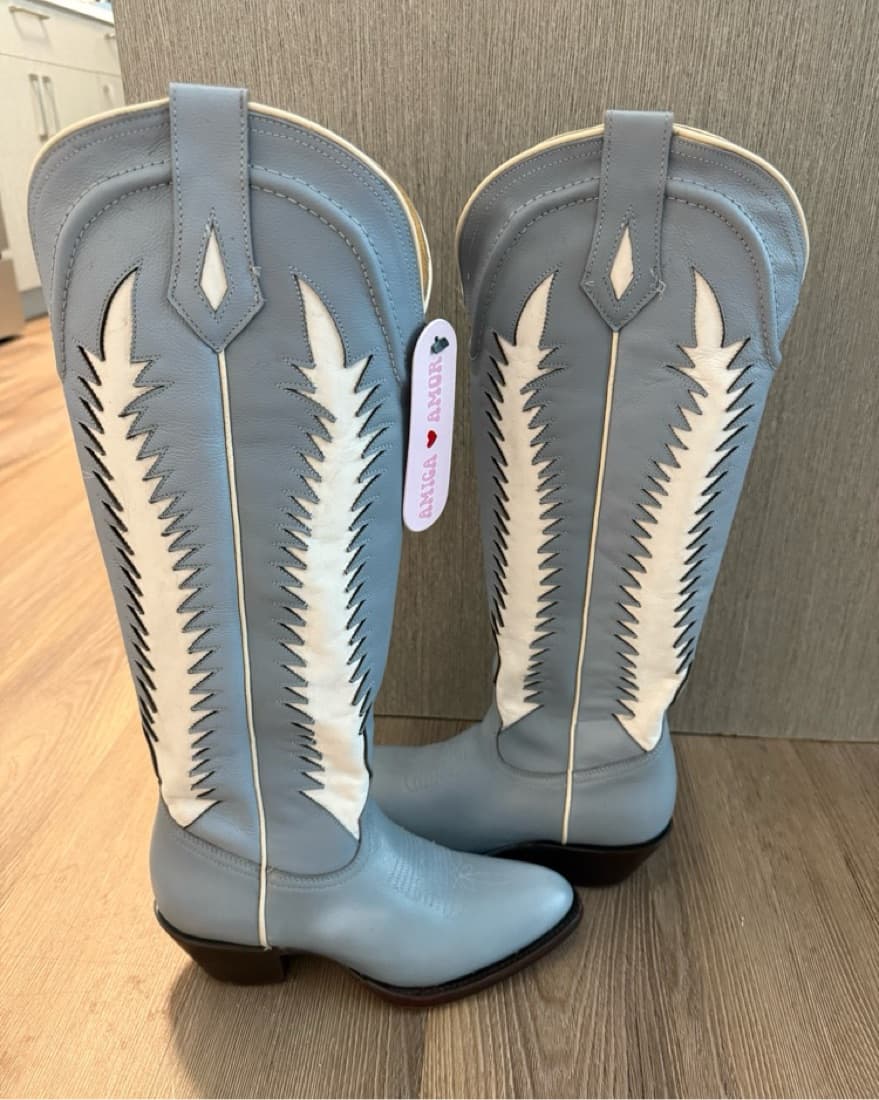 Amiga Amor Chic Cowgirl Inspired Boots - Image 3