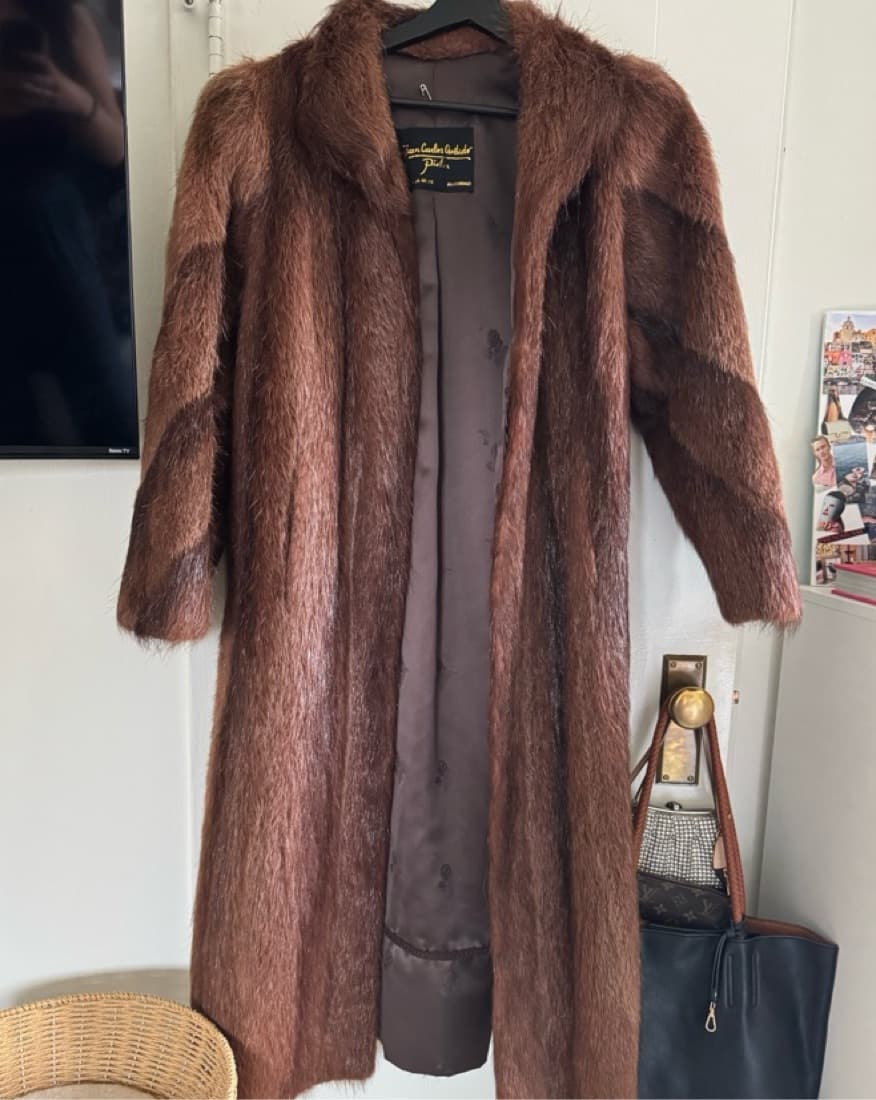 Luxurious Brown Fur Coat - Image 3