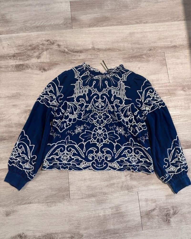 Lainie Long-Sleeve Lace Cutwork Blouse - Image 3