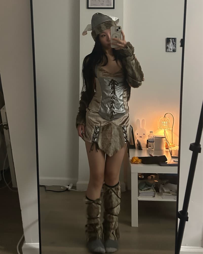 Halloween Costume Faur Fur Viking  - Image 2