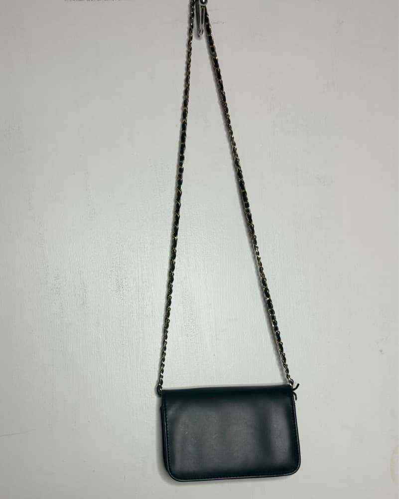 Sleek Bebe Black Crossbody Bag - Image 4