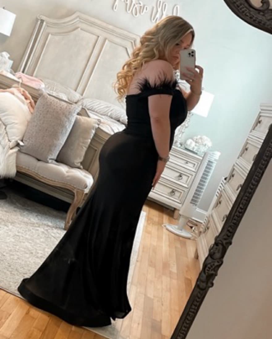 Glamorous Off-the-Shoulder Black Feather Gown - Image 5