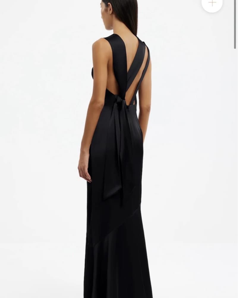 Elegant Black Gown - Image 2
