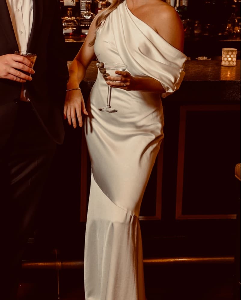 Elegant One-Shoulder White Gown - Image 4