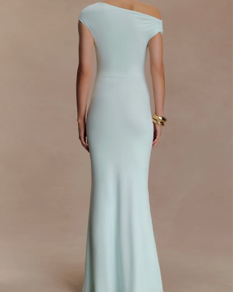 Elegant One-Shoulder Gown - Image 2