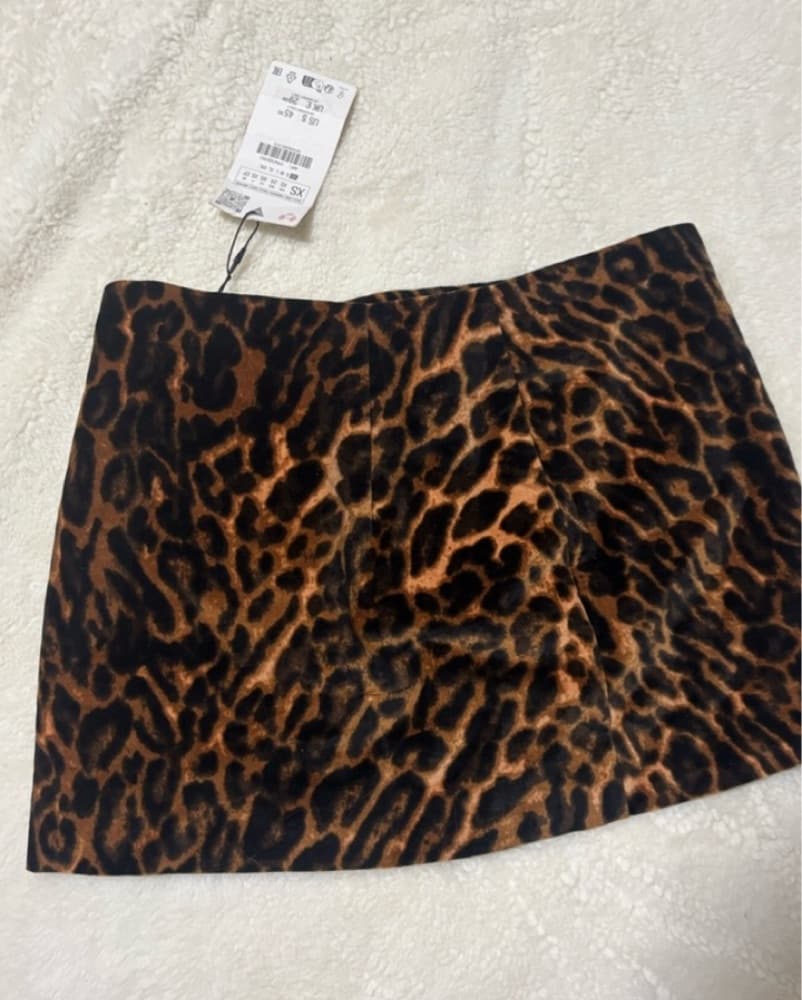 Velvet Zara Mini Leopard Skirt - Image 3