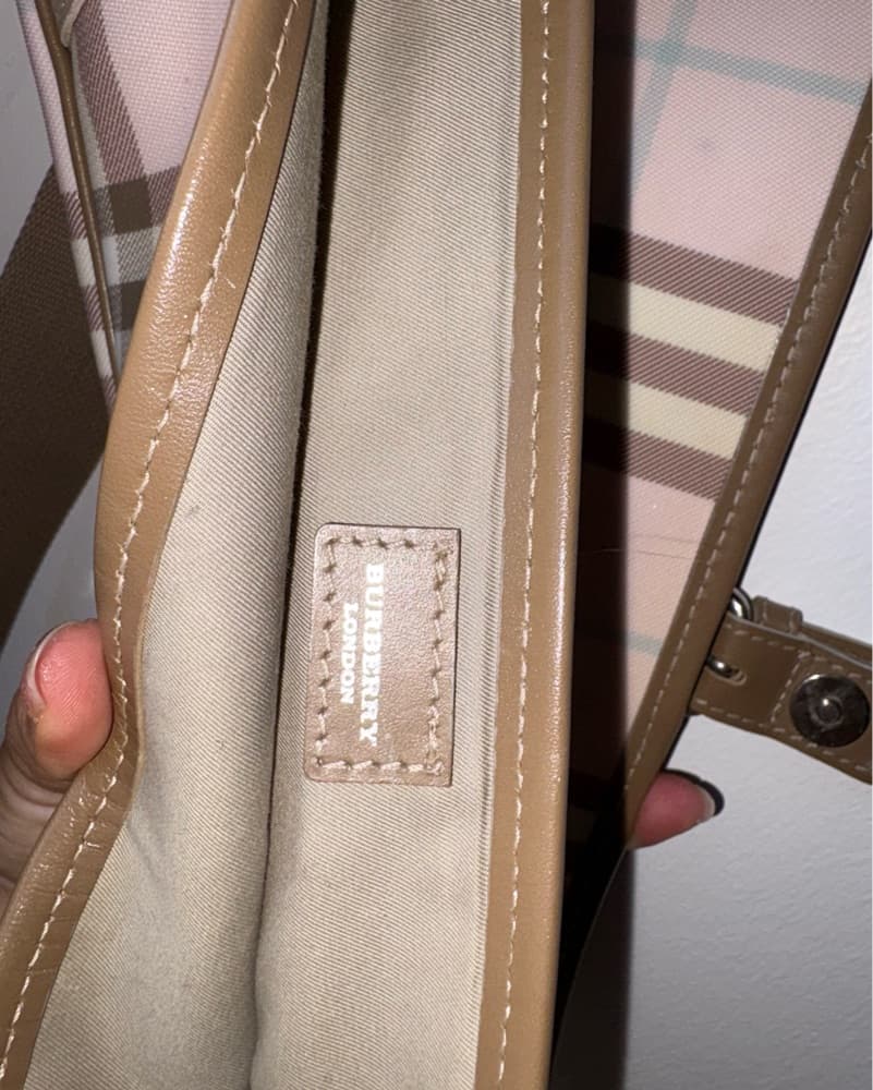 Versatile Pink Burberry Crossbody Bag - Image 3