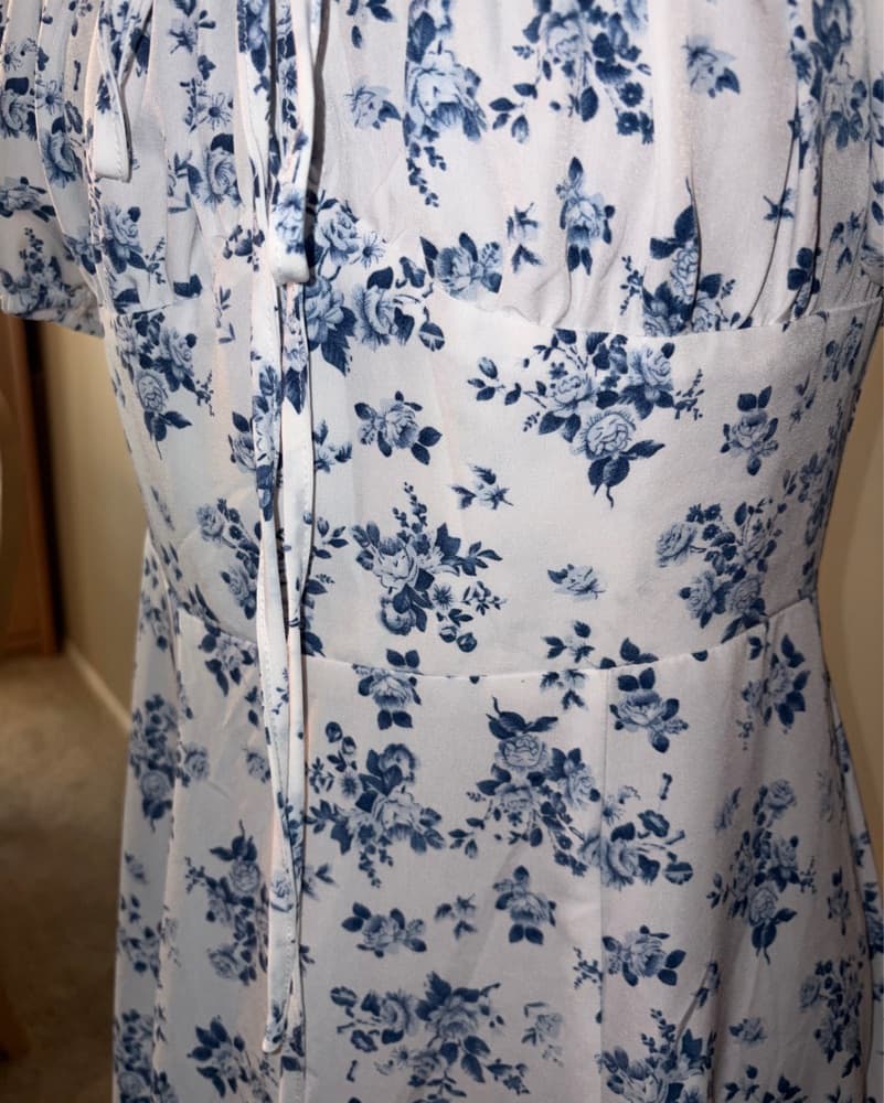 Romantic Blue and White Floral Maxi Dress - Image 2