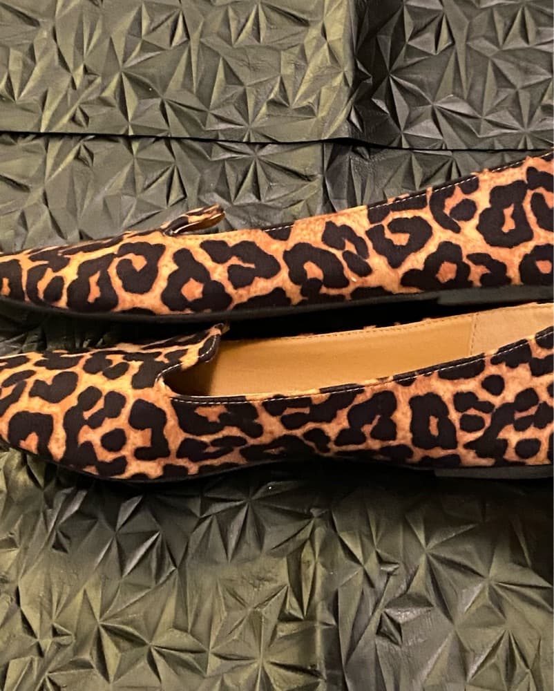 Chic Leopard Print Flats - Image 3