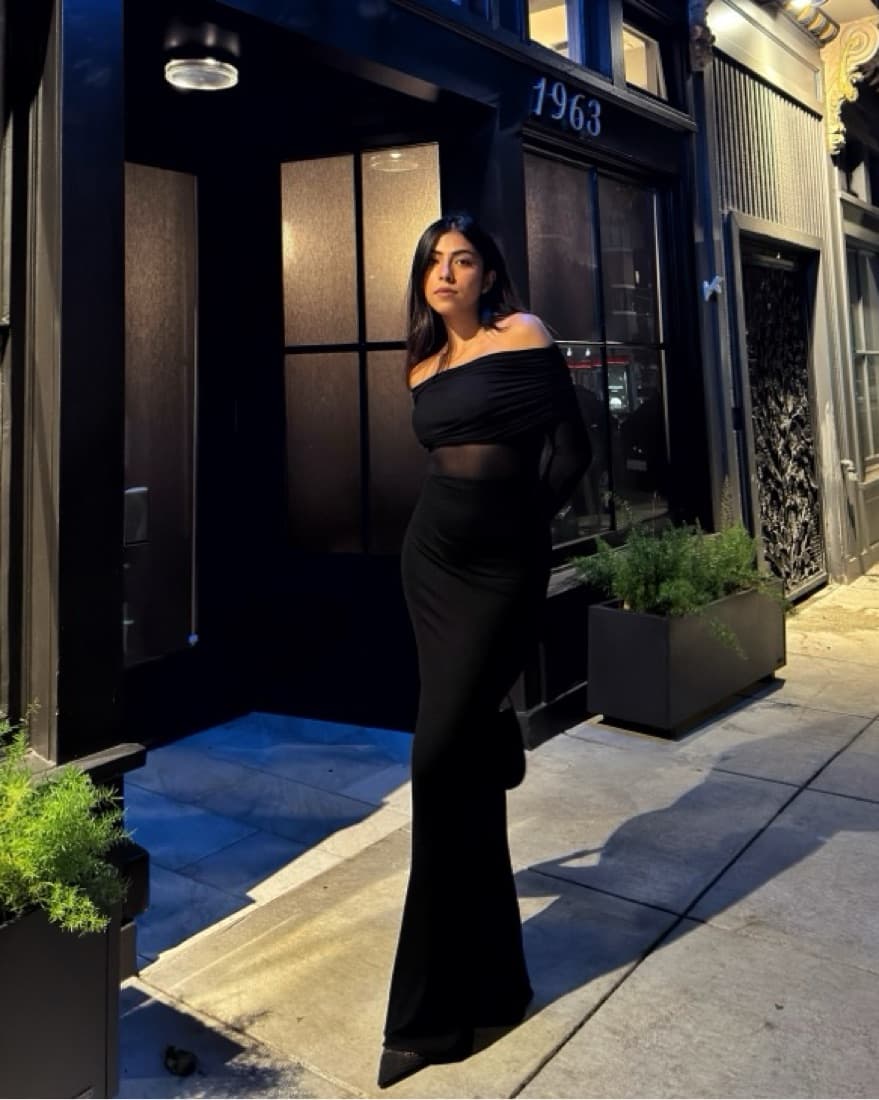 Elegant Black Off-Shoulder Gown - Image 2