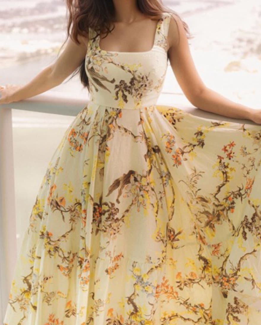 Beutiful Dress Worn For A Ahoot  - Image 1