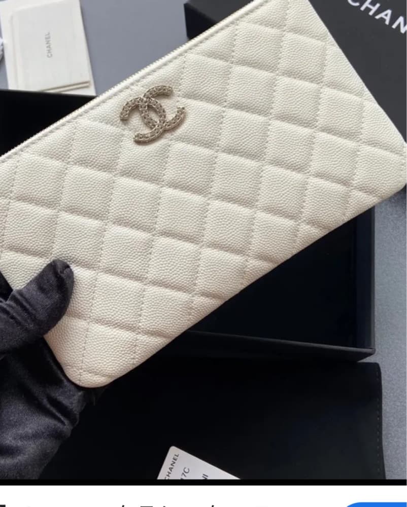 White Chanel Leather Pouch - Image 2