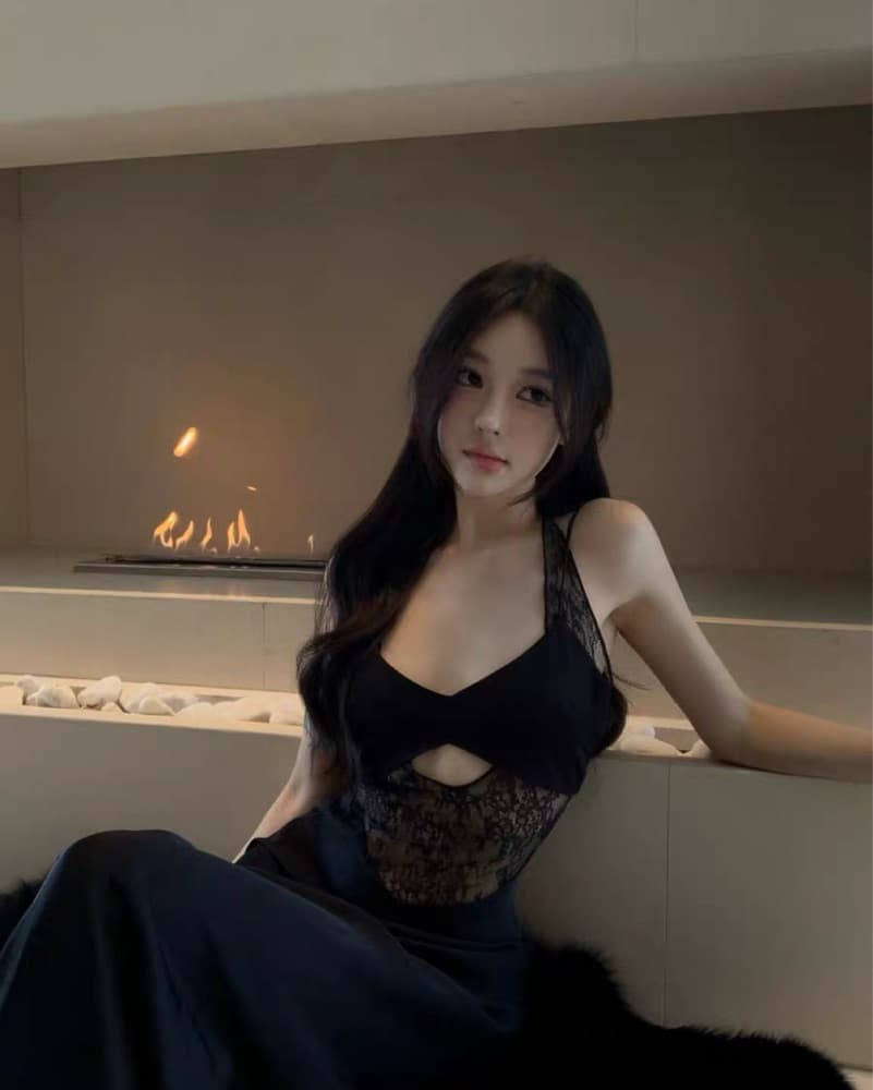 Elegant Lace Halter Top - Image 1