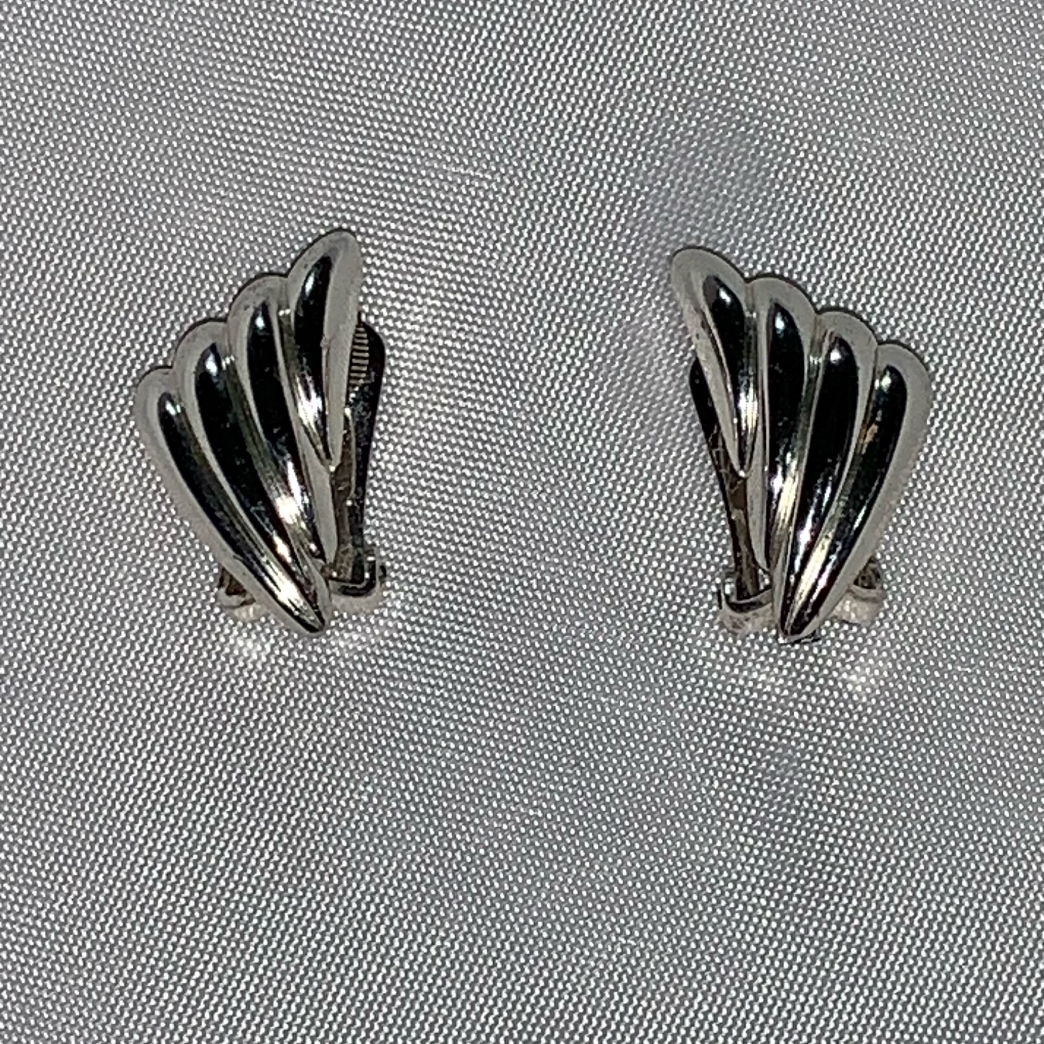CHRISTIAN DIOR silver windswept clipback - Image 2
