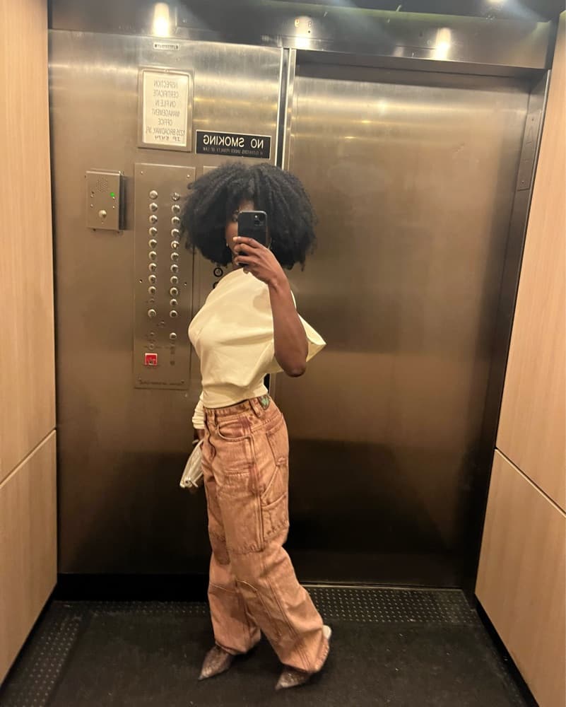 Stylish Retro Denim Outfit - Image 2