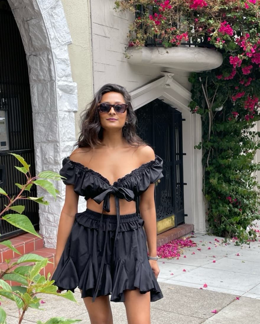Elegant Off-the-Shoulder Black Ruffle Se - Image 2