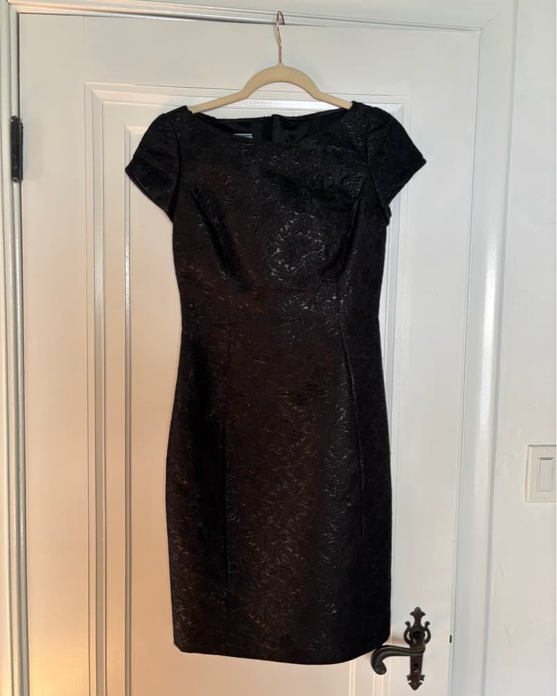 Elegant Black Lace Dress - Image 2