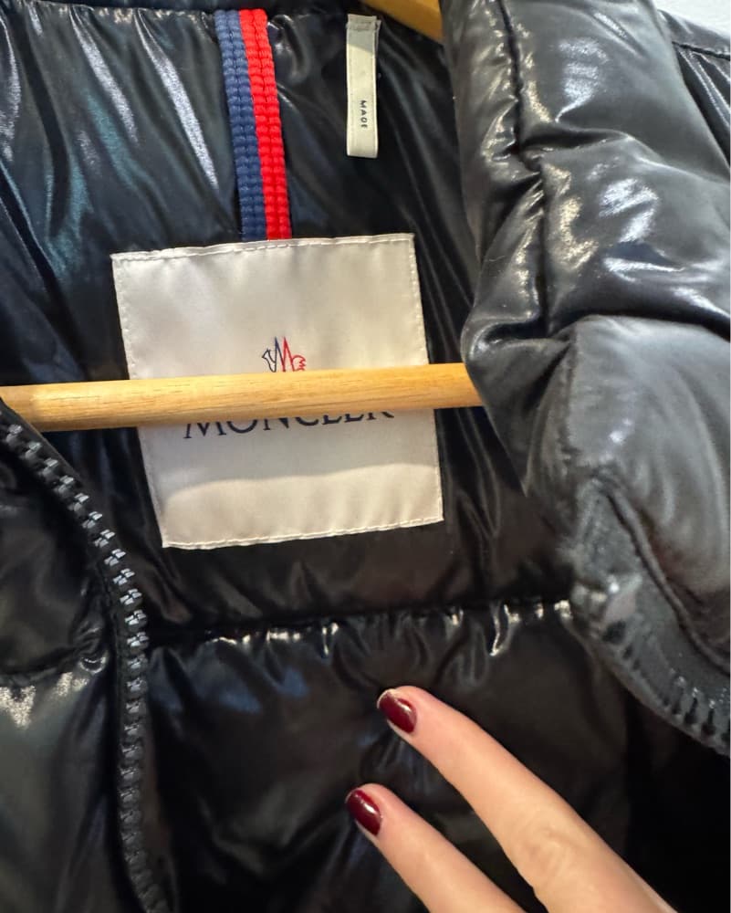 Sleek Moncler Puffer Vest - Image 2