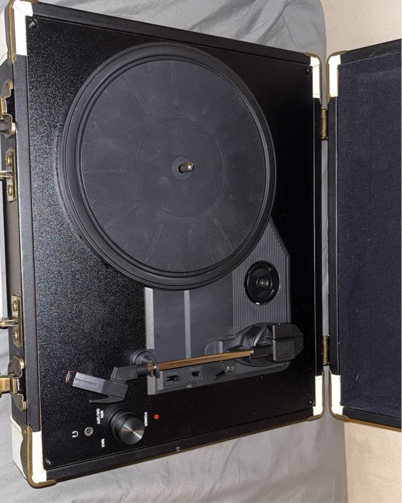 Sleek Portable Vinyl Record Player - Image 3