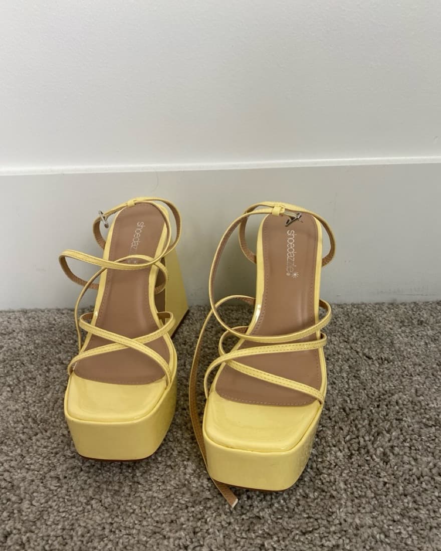 JustFab Pale Yellow Chunky Heels - Image 3