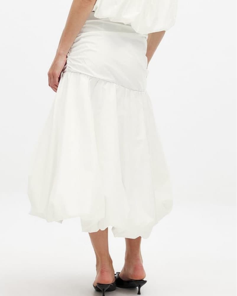 NA-KD Fitted Waist Ballon Skirt - Image 4