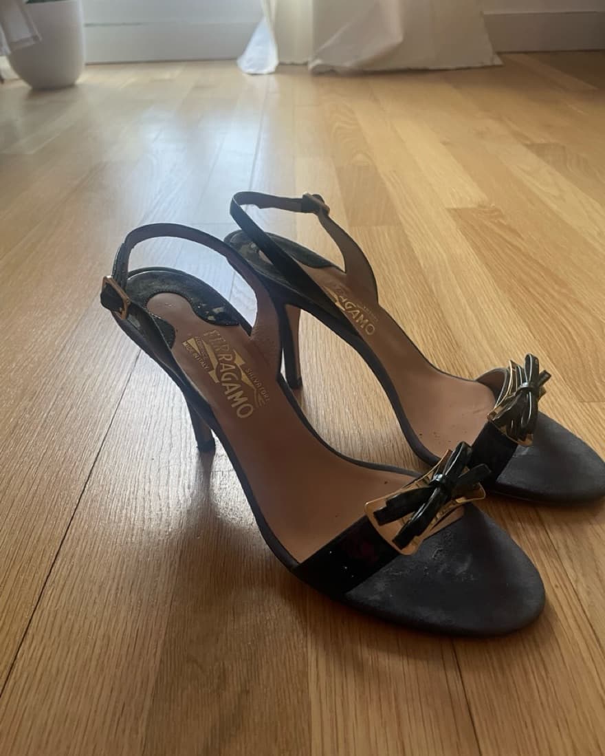 Ferragamo Slingback Heel With Gold Bow - Image 2