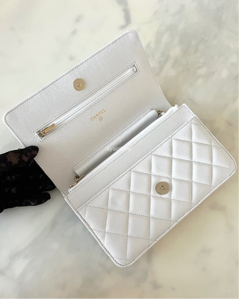 Chanel White Caviar Wallet On Chain  - Image 3