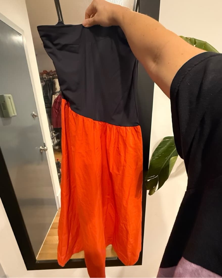 Vibrant Contrast Midi Dress - Image 3
