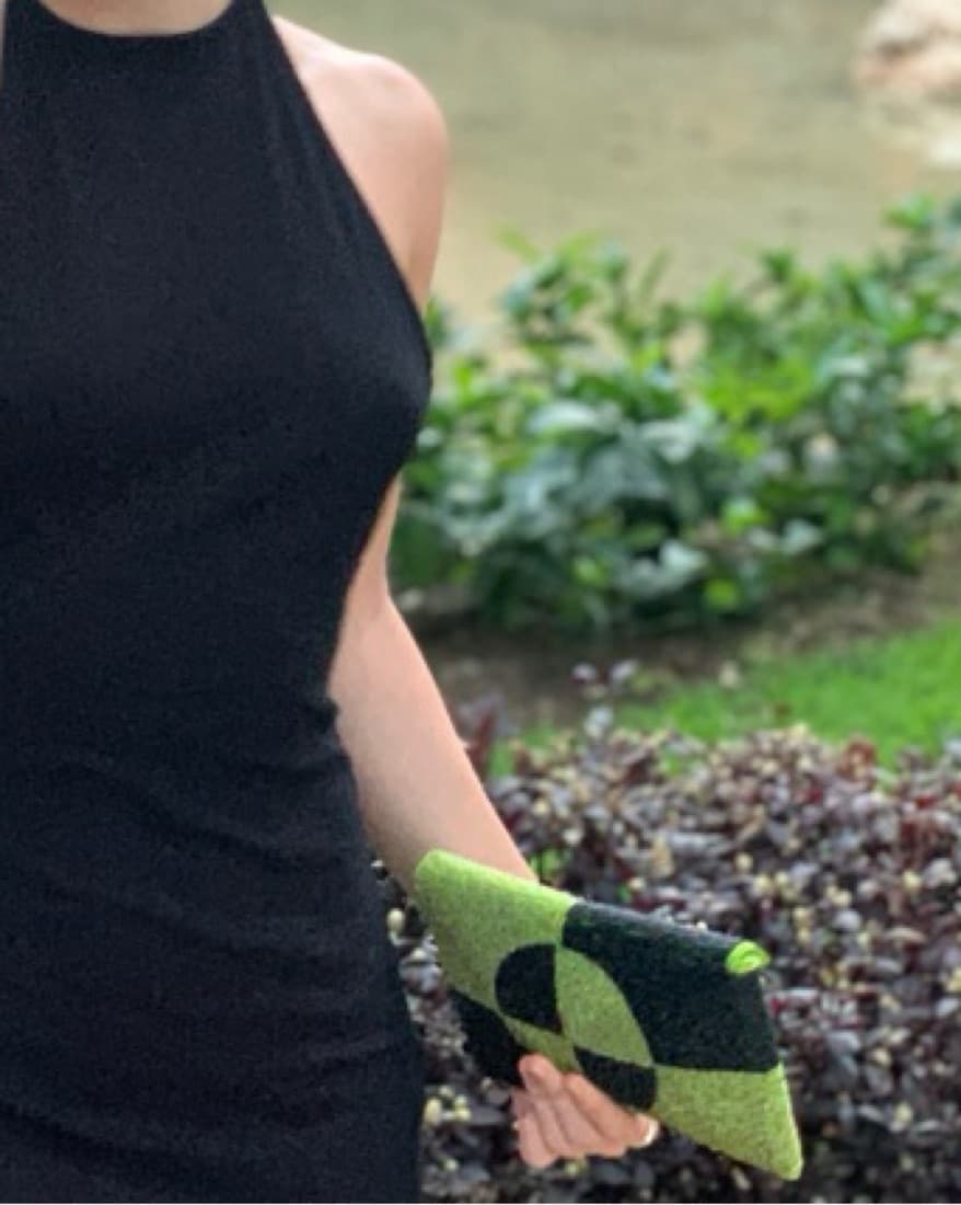 green custom beaded clutch 🦜 - Image 2