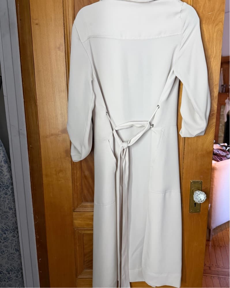 Aritzia Babaton Kahlo Robe - Image 3