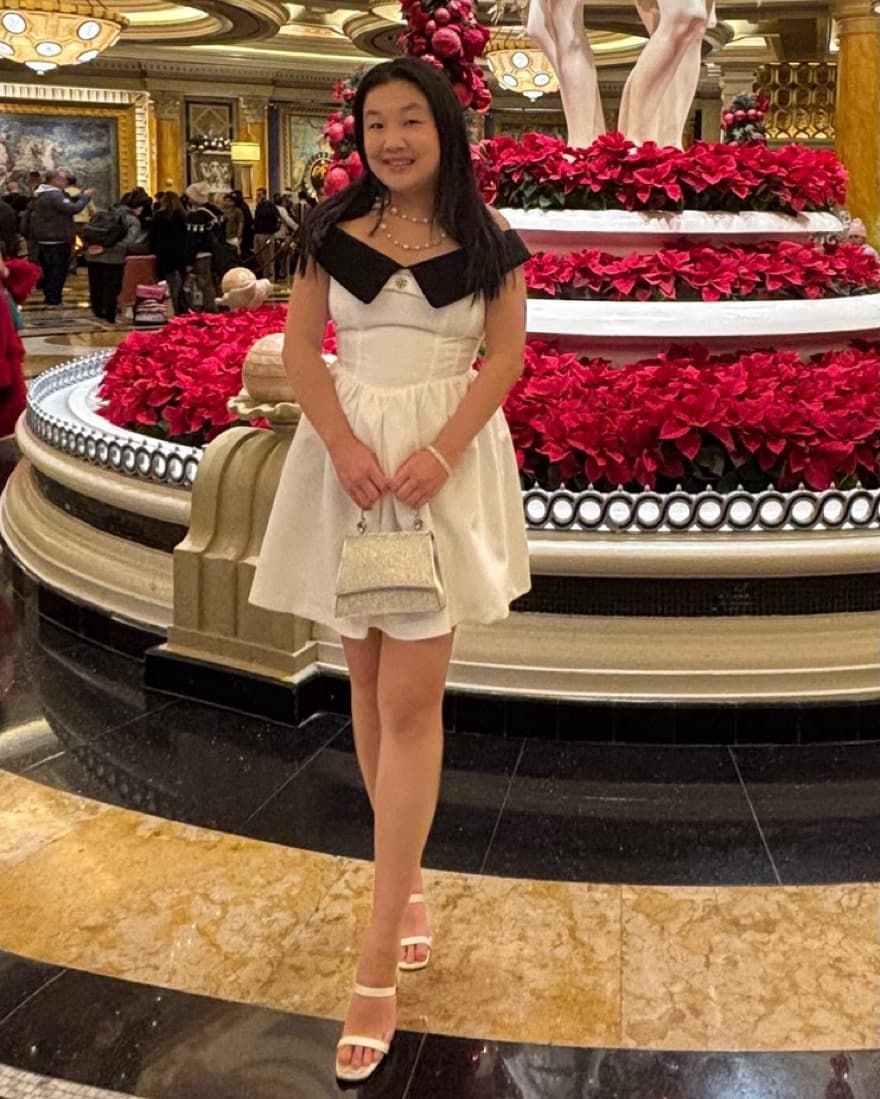 Elegant White Holiday Dress - Image 2