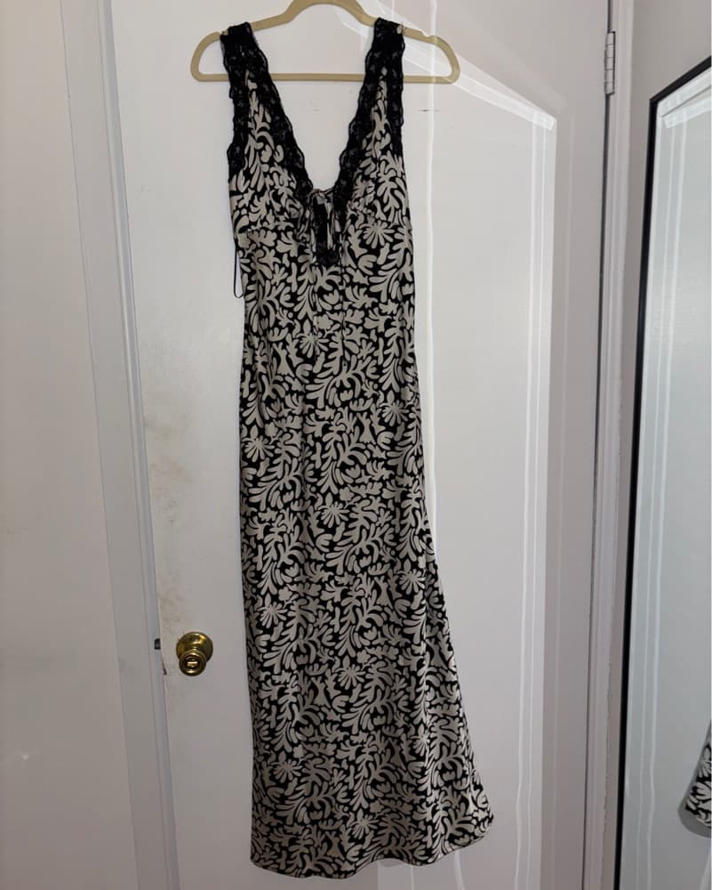 Isalis Black And White Dress - Image 2