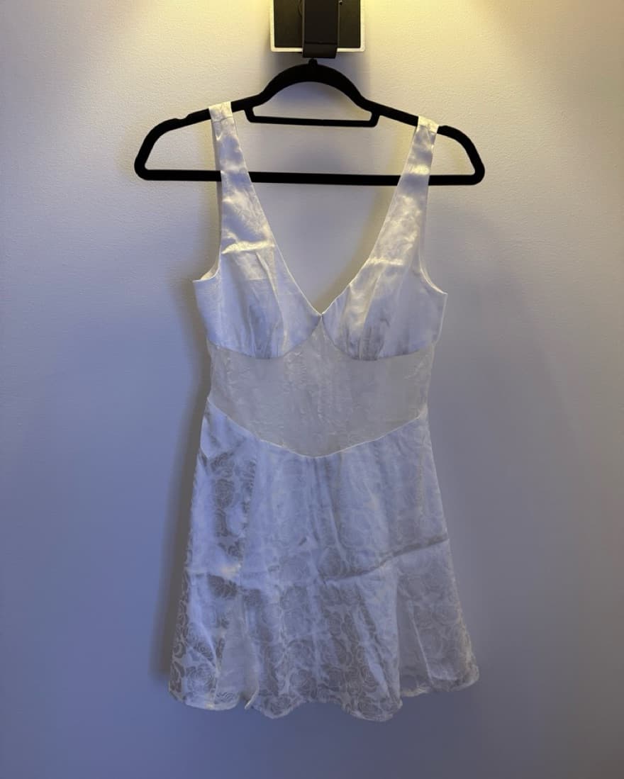 Elegant White Lace Overlay Dress - Image 4