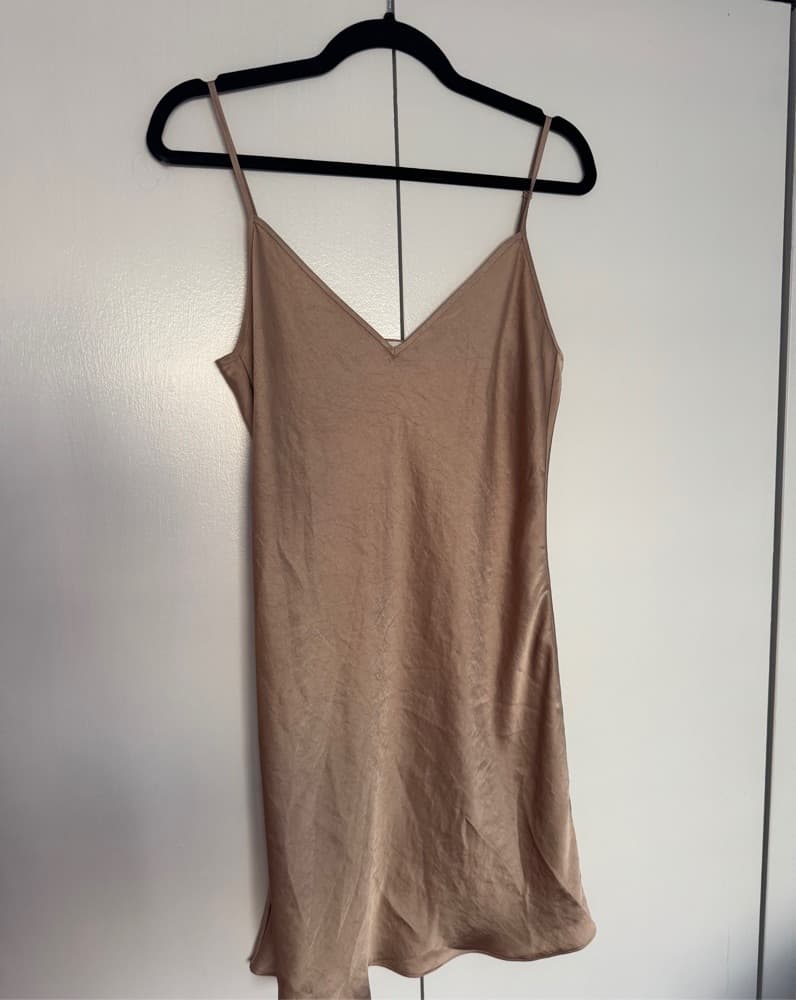 Chic Sleeveless Satin Mini Dress - Image 1