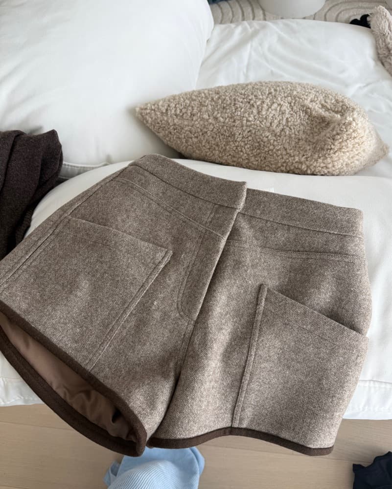 Line & Dot Brown & Tan Shorts - Image 3
