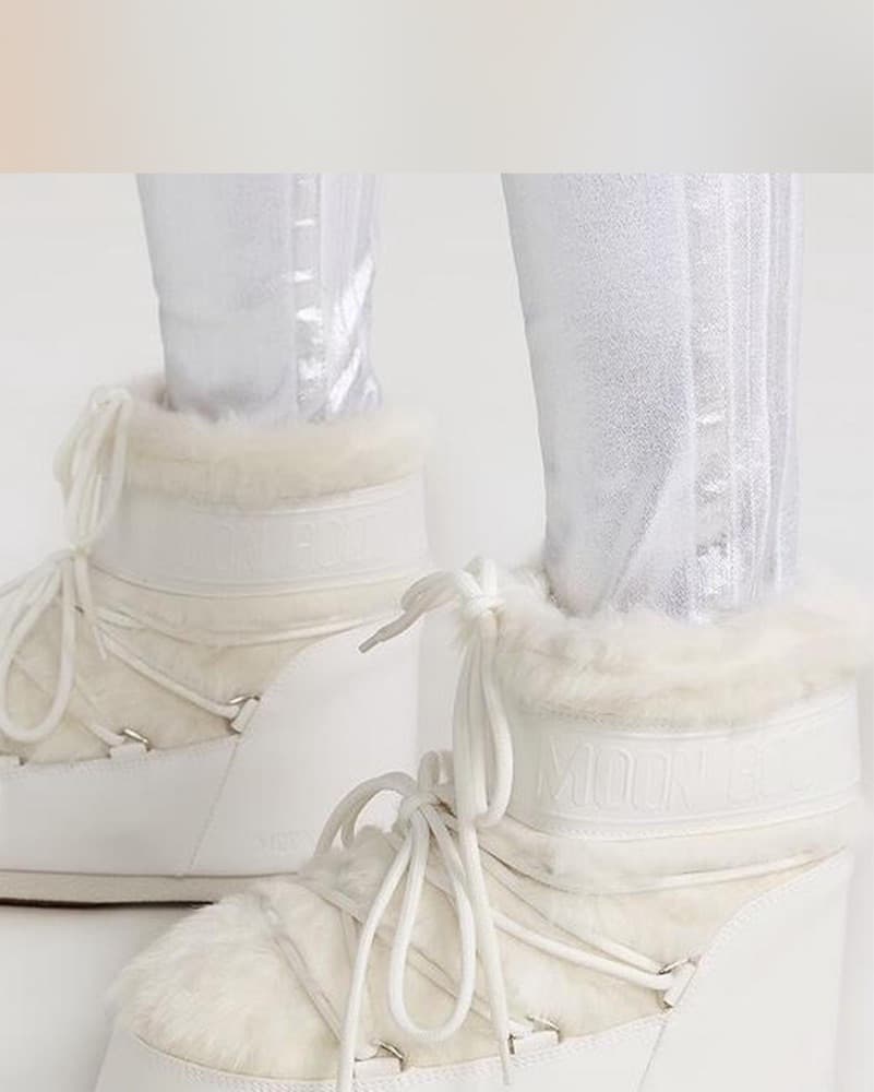 White Fur moon boots  - Image 3