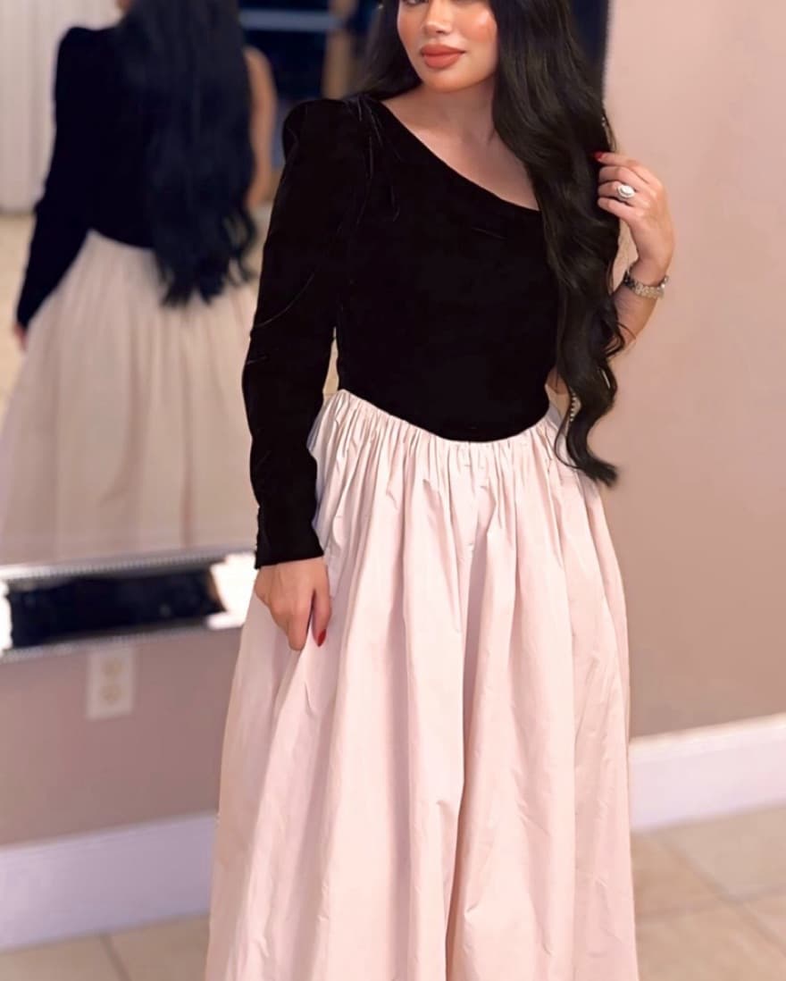 Elegant Velvet Midi Dress - Image 1