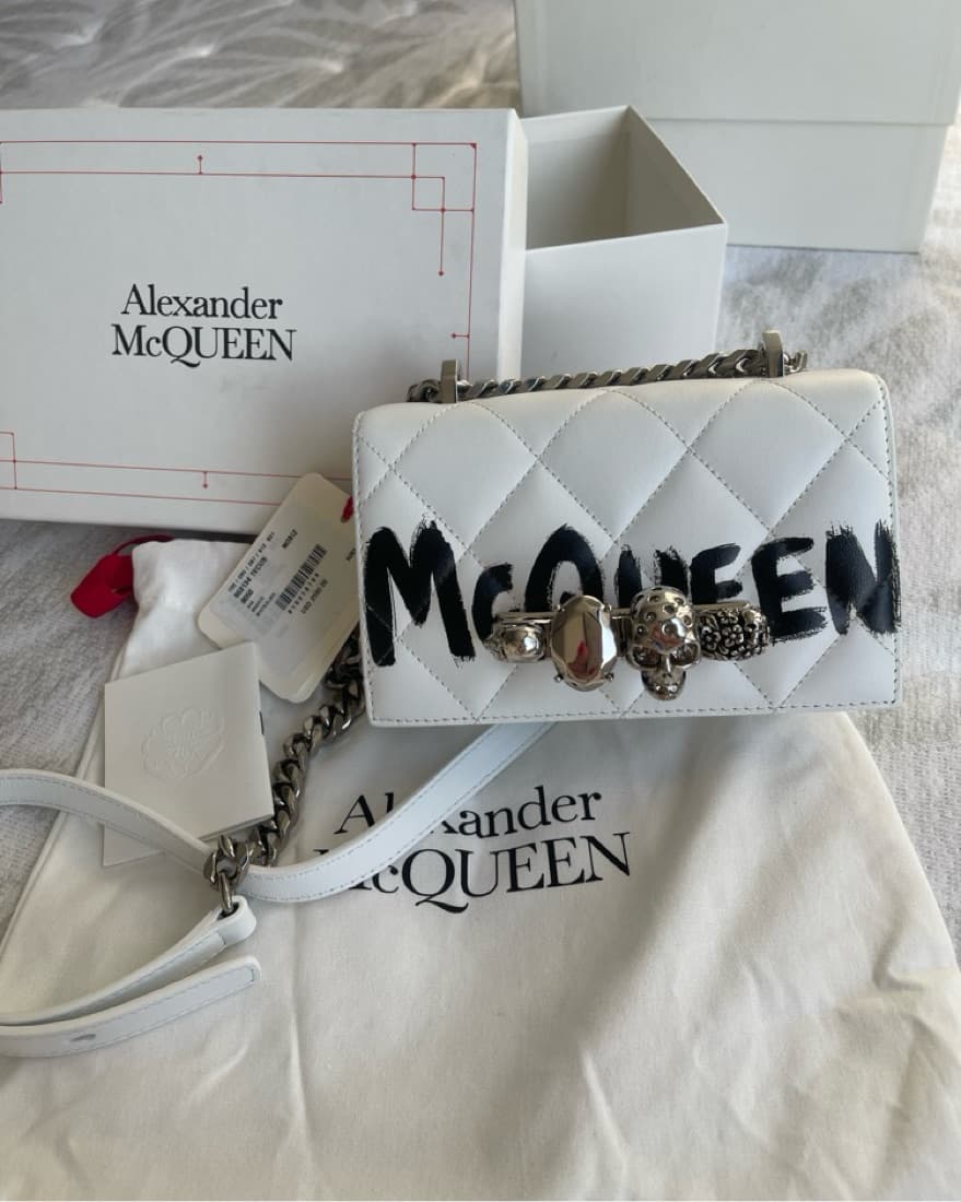 Alexander McQueen White Graffiti Knuckle - Image 5