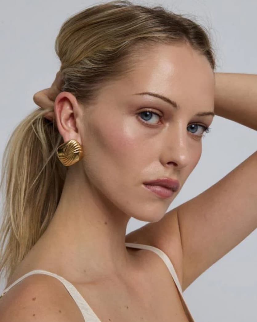 Heaven Mayhem Tabi Gold Earrings - Image 3