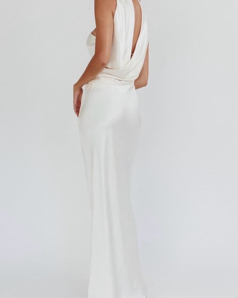 Elegant Strapless White Gown - Image 1