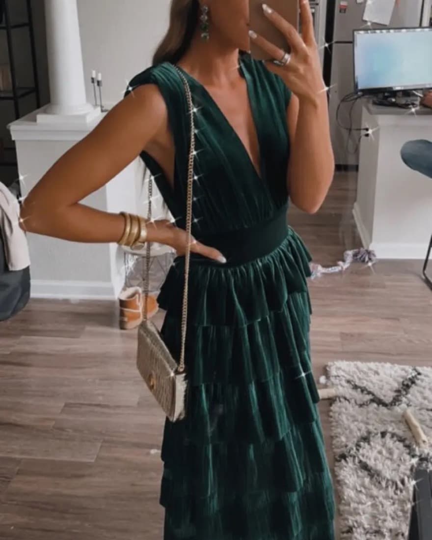$849 Bronx And Banco Emerald Velvet Gown - Image 4